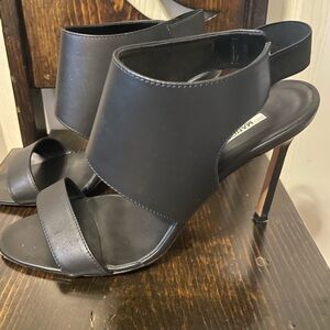 Manolo Blahnik black heels 👠